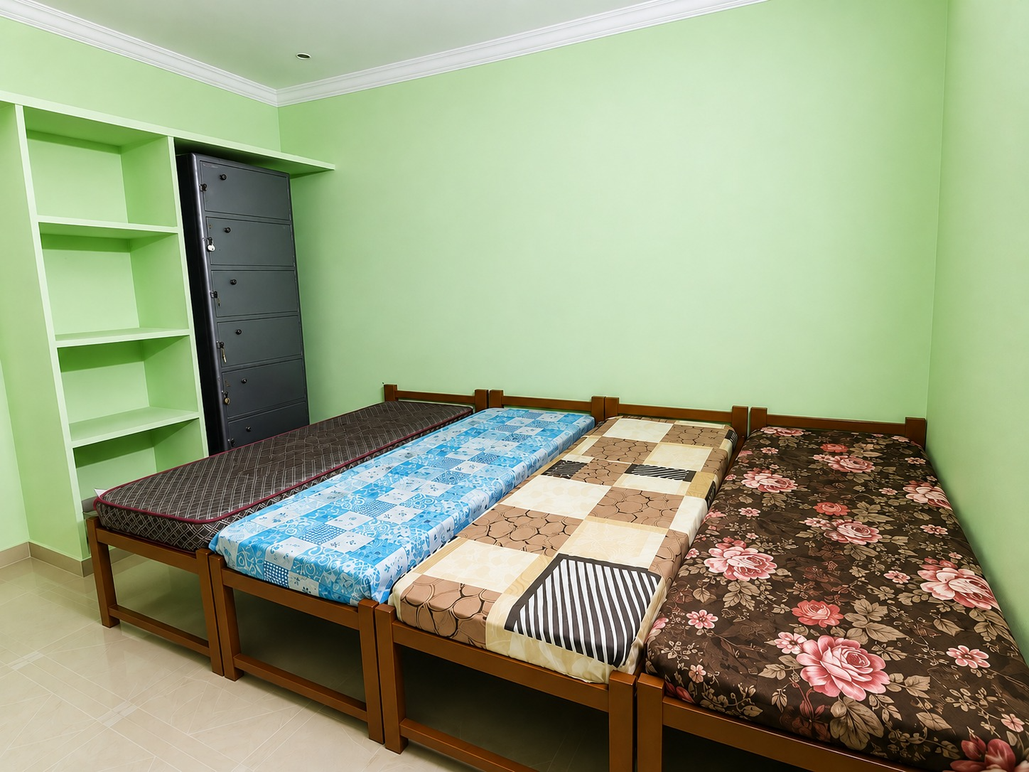 Four-share non-AC room